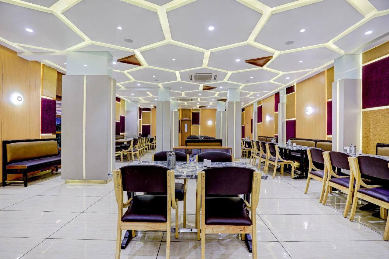 Oyo 77491 Hotel Shreenath Valsad Exterior foto